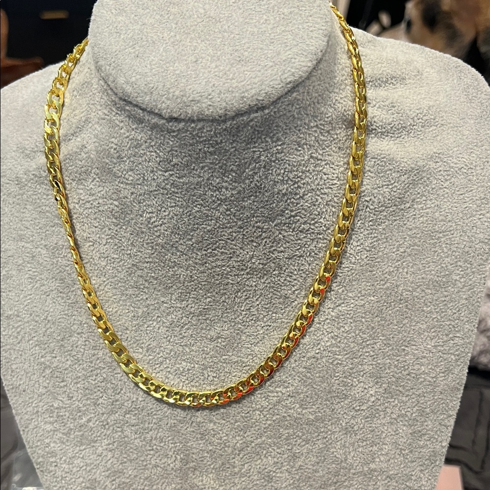 Elegant Gold Chain Necklace
